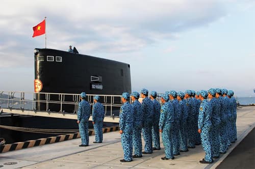 Tàu ngầm Việt Nam chào Xuân Ất Mùi