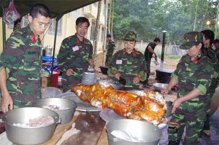 Chuyện về những "anh nuôi"