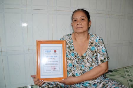 Dì Tư "hiến máu"