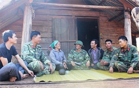 Giúp buôn làng nhiều việc thiết thực