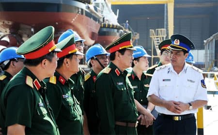 Thượng tướng Nguyễn Thành Cung làm việc tại Tổng Công ty Sông Thu