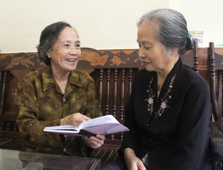 Những bông hoa trên mọi mặt trận