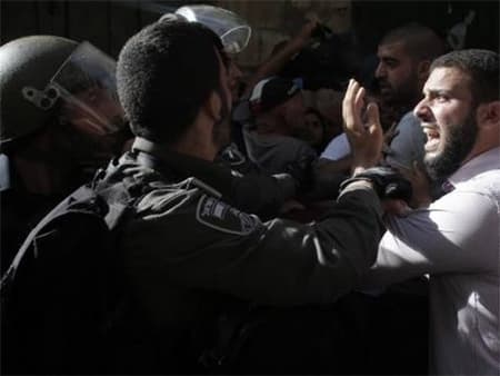 Cảnh sát Israel và người Palestine tiếp tục đụng độ tại thánh đường Al-Aqsa