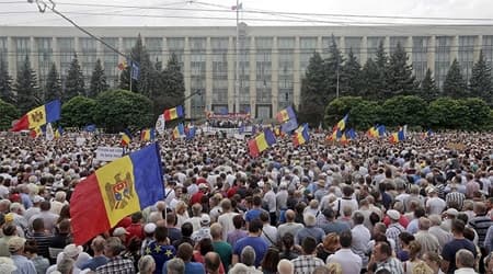 Moldova tiếp tục rung chuyển bởi cuộc biểu tình quy mô lớn