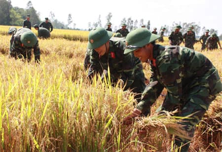Biên giới Tây Nam thắm tình quân dân