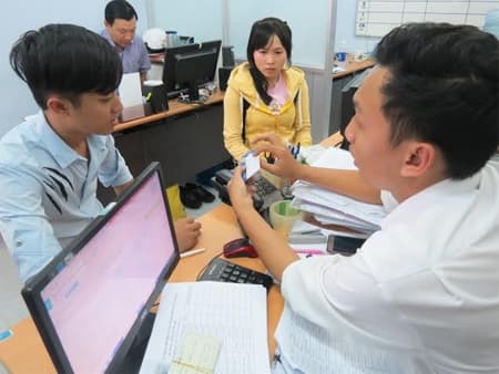 Tặng vé xe miễn phí giúp sinh viên, lao động nghèo về quê đón Tết