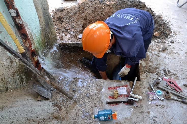 Ra quân lắp đặt 1.000 đồng hồ nước miễn phí cho người dân