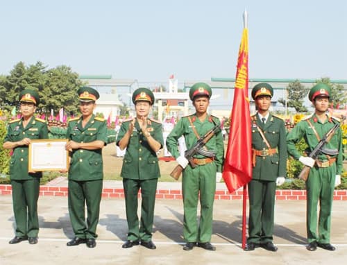 Trung đoàn Bộ binh 31 đón nhận Huân chương Bảo vệ Tổ quốc hạng Ba