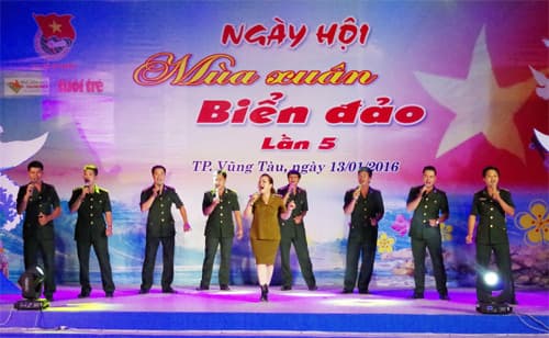 Nghệ sĩ, chiến sĩ chung lời ca dâng Đảng