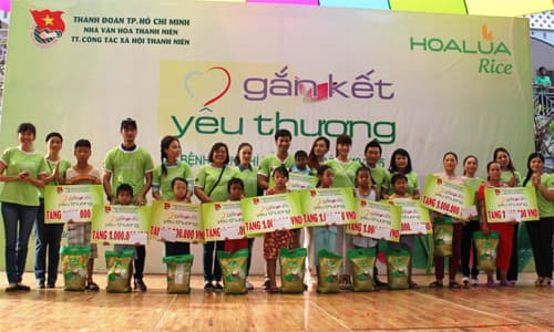 Nghệ sĩ sẻ chia với cộng đồng