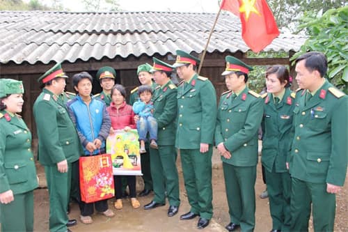 Sôi nổi Ngày hội Bánh chưng xanh quân - dân Lào Cai