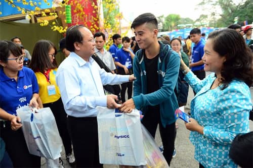 TP Hồ Chí Minh: Tiễn 2.500 sinh viên về quê đón Tết