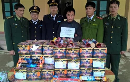 Liên tiếp bắt giữ 2 vụ vận chuyển pháo trái phép
