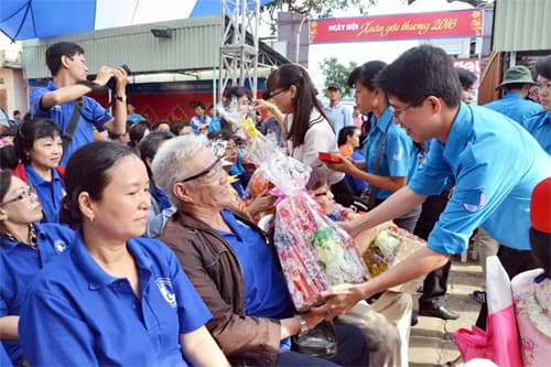 Ấm áp, nghĩa tình Ngày hội “Xuân yêu thương” Bính Thân 2016