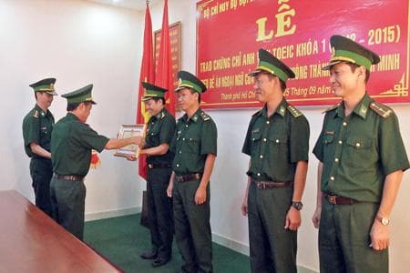 Những lớp tiếng Anh đặc biệt của Bộ đội quân hàm xanh