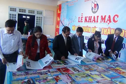 Kon Tum: Khai mạc Hội Báo xuân Bính Thân 2016