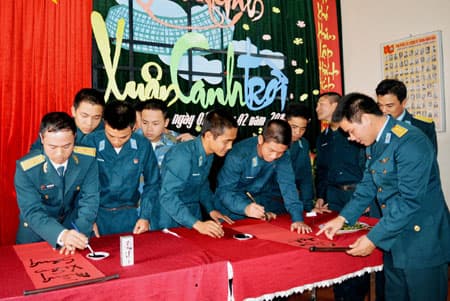 Xuân về trên đỉnh Sơn Trà