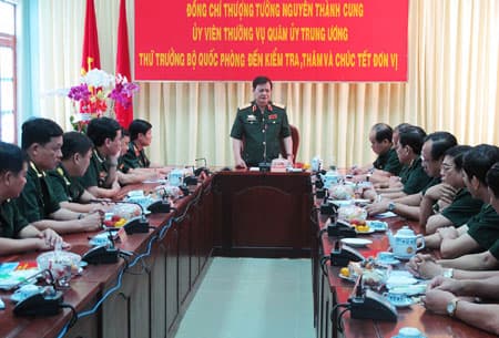 Thượng tướng Nguyễn Thành Cung kiểm tra và chúc Tết tại Tây Ninh