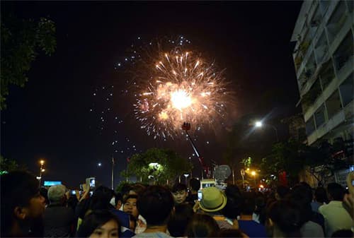 TP Hồ Chí Minh rực rỡ pháo hoa chào đón thời khắc giao thừa