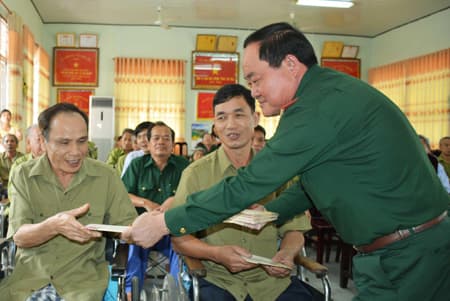 Xuân ấm nghĩa tình