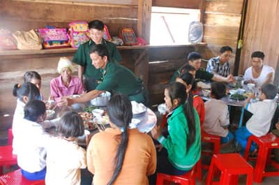 Quân dân vùng biên giới Gia Lai đón Tết, vui Xuân