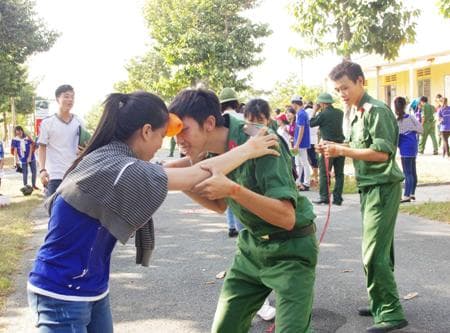 Cùng chiến sĩ canh trời ngày Xuân