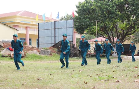 Chiến sĩ sao vuông canh trực Tết