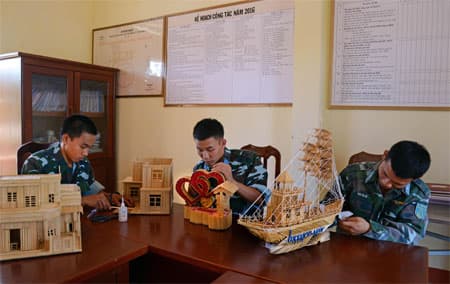 Chiến sĩ tên lửa với “công trình” mùa xuân