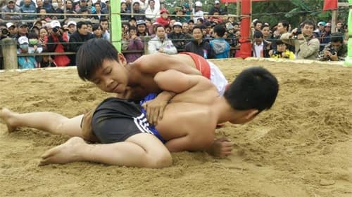 Độc đáo hội vật Cố Đô