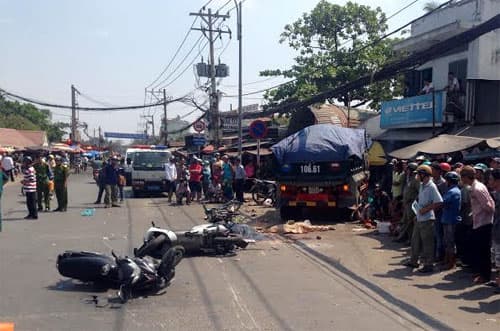 Xe ben đâm liên hoàn, làm 2 người tử vong tại chỗ