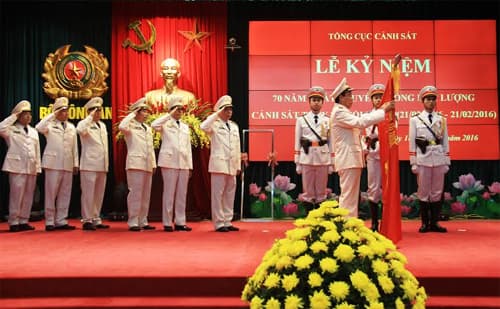Lực lượng Cảnh sát truy nã tội phạm đón nhận Huân chương Chiến công hạng nhất