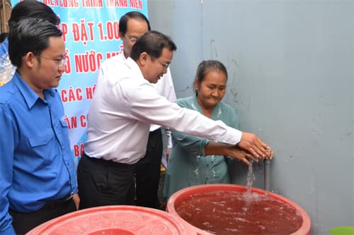 Đưa nước sạch đến với người dân vùng ven