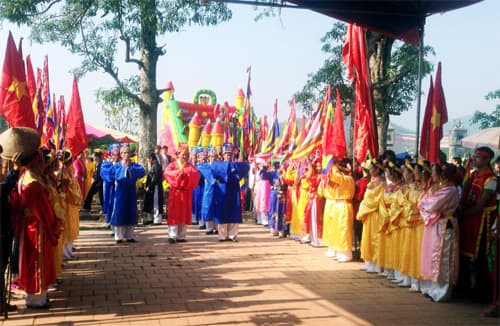 Nét đẹp ở lễ hội làng Tòng Lệnh