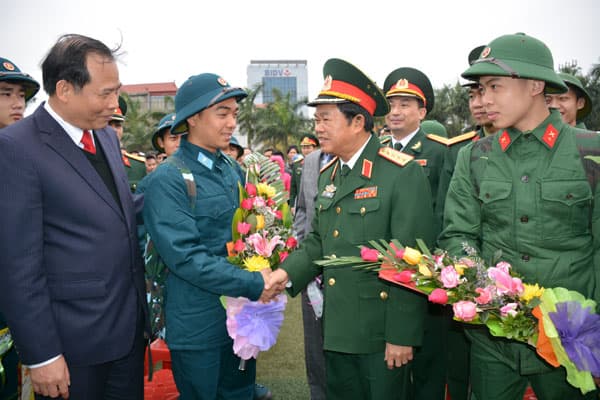 Cả nước rộn ràng ngày hội tòng quân