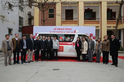 Tặng xe cứu thương, thiết bị y tế cho 6 bệnh viện của tỉnh Hà Giang