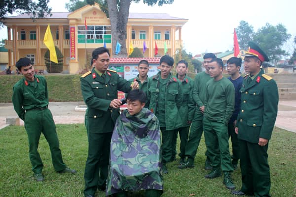 Ân cần, chu đáo đón chiến sĩ mới về đơn vị