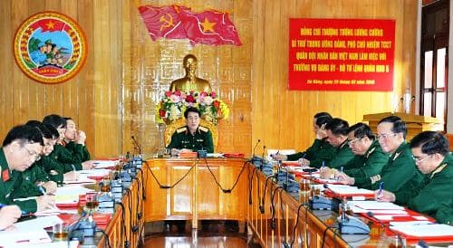 Đoàn công tác của Tổng cục Chính trị làm việc tại Bộ tư lệnh Quân khu 5