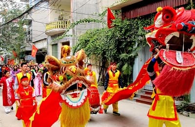 Hội làng tưởng nhớ tổ nghề dệt lụa