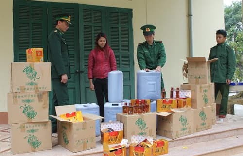 Bắt giữ đối tượng vận chuyển trái phép hàng hóa qua biên giới