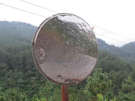 Xử lý nghiêm hành vi phá hoại gương cầu