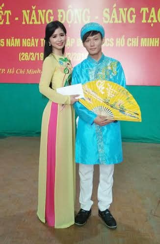 Vẻ đẹp duyên dáng của nữ sinh báo chí quân đội