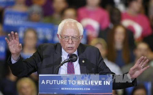Ông Sanders thắng lớn trước cựu Ngoại trưởng Clinton ở Alaska và Washington