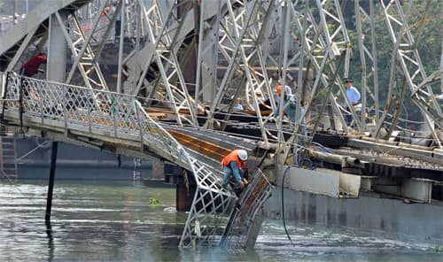 Trục vớt thành công nhịp số 3 cầu Ghềnh