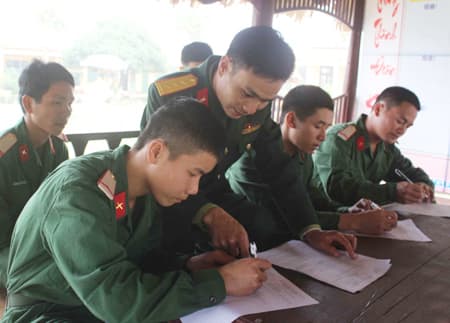 Để chiến sĩ mới "hòa nhịp" với đơn vị