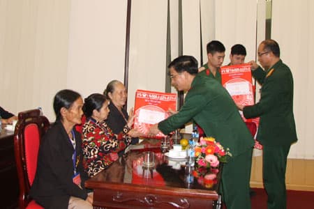 Bộ Quốc phòng gặp mặt đoàn đại biểu người có công tỉnh Kon Tum