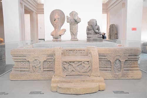 Bảo vật Quốc gia nhưng... không có chú thích