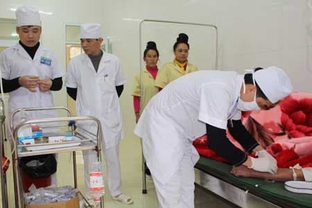Sẻ chia khó khăn, hết lòng vì người bệnh