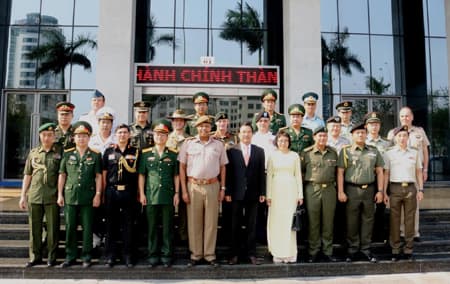 Đoàn Tùy viên quân sự các nước thăm thành phố Đà Nẵng