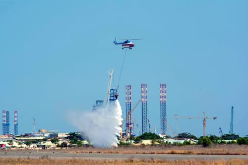 Đa dạng hóa dịch vụ bay để vượt khó