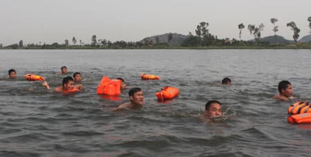 Đẩy mạnh nêu gương, nhân điển hình luyện giỏi